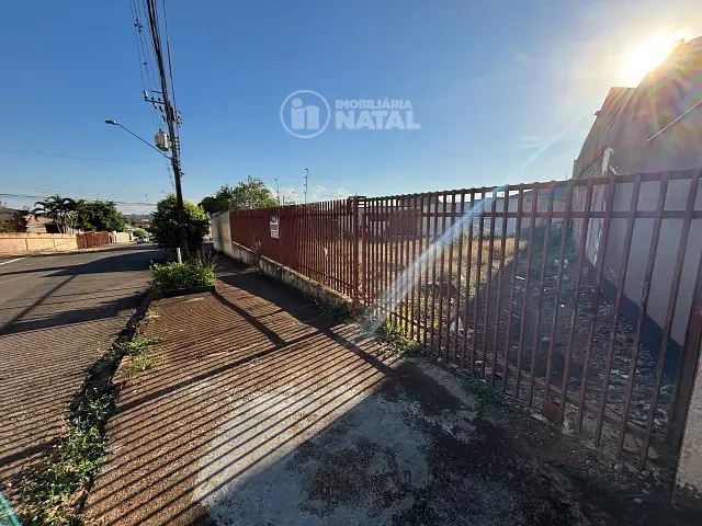 Terreno com 453m², à venda, no bairro Califórnia em Londrina
