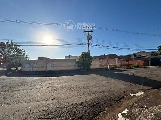 Terreno com 453m², à venda, no bairro Califórnia em Londrina