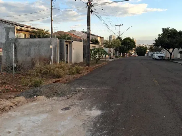 Terreno com 412m², à venda, no bairro Jardim Sumaré em Londrina