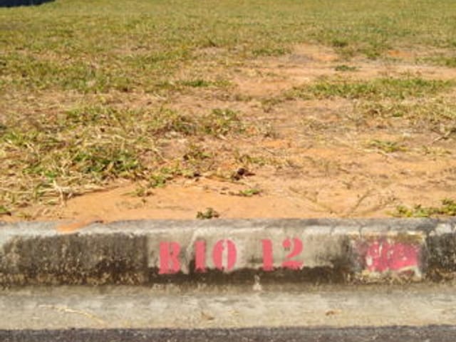 Terreno à venda, no bairro Jardim Santa Tereza em Taubaté