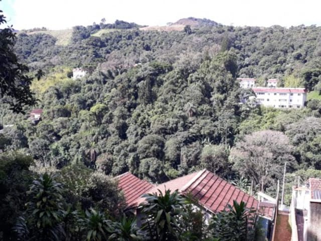Terreno à venda, no bairro Valparaíso em Petrópolis