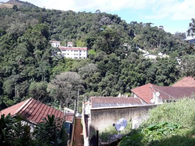 Terreno à venda, no bairro Valparaíso em Petrópolis