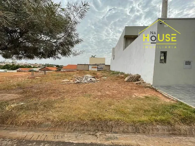 Terreno com 318m², à venda, no bairro Vila Residencial Santa Helena em Votuporanga