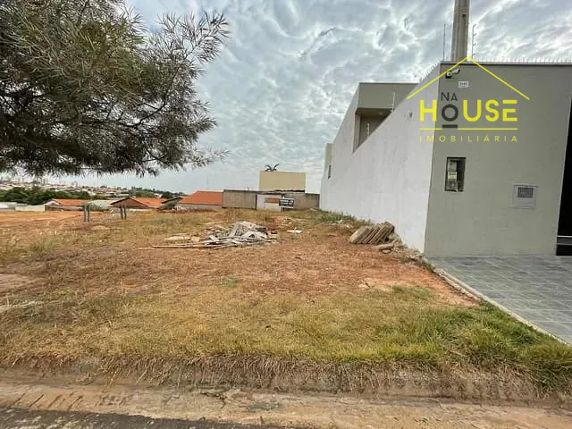 Terreno com 318m², à venda, no bairro Vila Residencial Santa Helena em Votuporanga