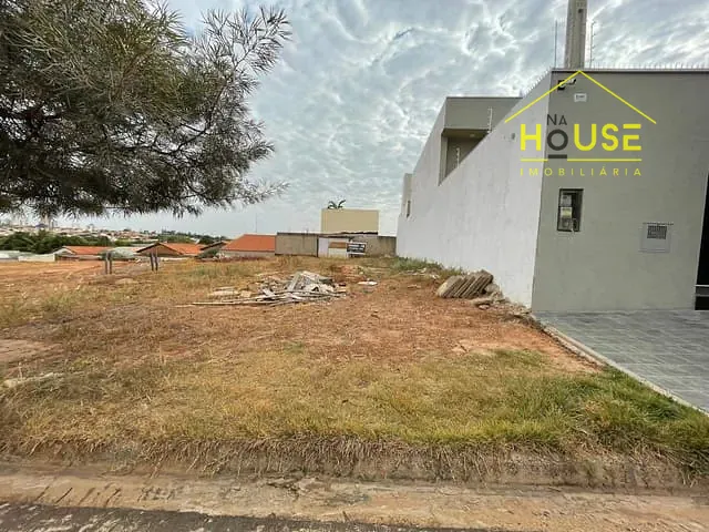 Terreno com 318m², à venda, no bairro Vila Residencial Santa Helena em Votuporanga
