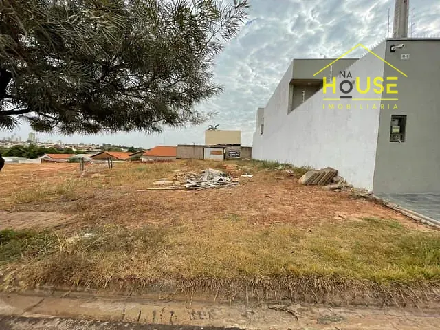 Terreno com 318m², à venda, no bairro Vila Residencial Santa Helena em Votuporanga
