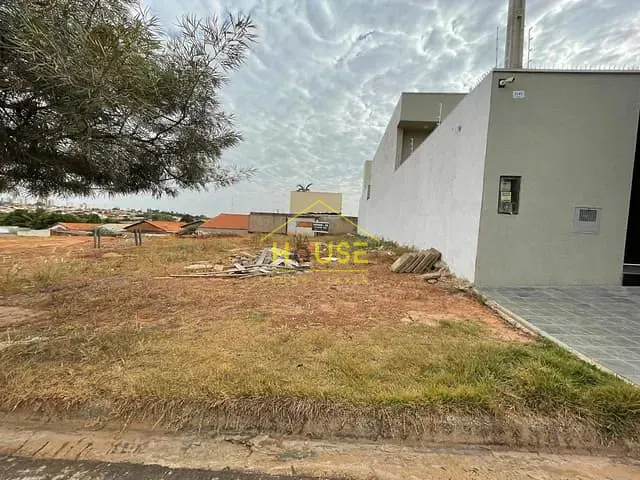 Terreno com 318m², à venda, no bairro Vila Residencial Santa Helena em Votuporanga