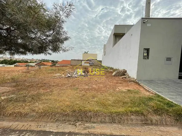 Terreno com 318m², à venda, no bairro Vila Residencial Santa Helena em Votuporanga