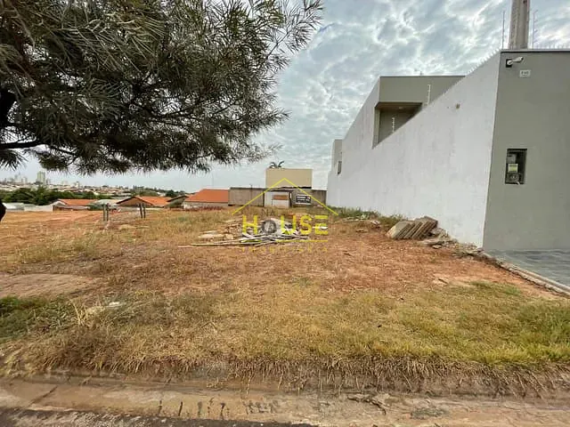 Terreno com 318m², à venda, no bairro Vila Residencial Santa Helena em Votuporanga