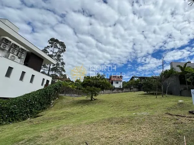 Terreno com 762m², à venda, no bairro Cacupé em Florianópolis