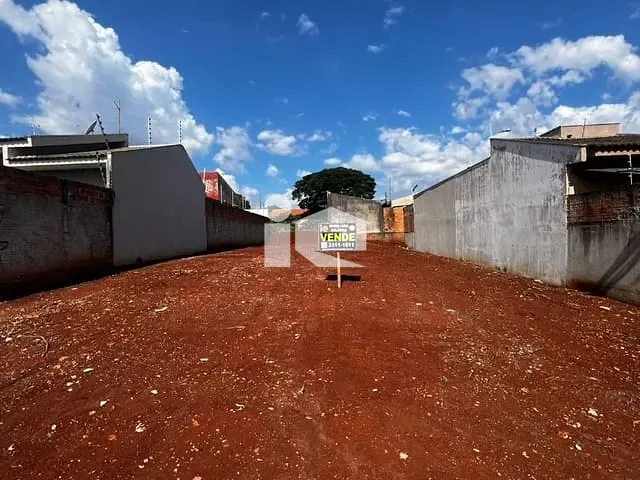 Terreno com 300m², à venda, no bairro Jardim Interlagos em Arapongas