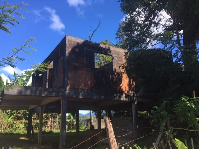 Terreno com 928m², à venda, no bairro Castelanea em Petrópolis