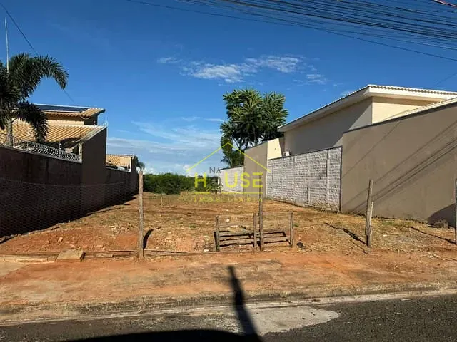 Terreno com 559m², à venda, no bairro Parque Universitário em Fernandópolis