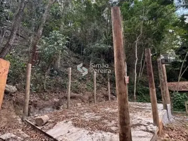 Terreno com 810m², à venda, no bairro Araras em Petrópolis