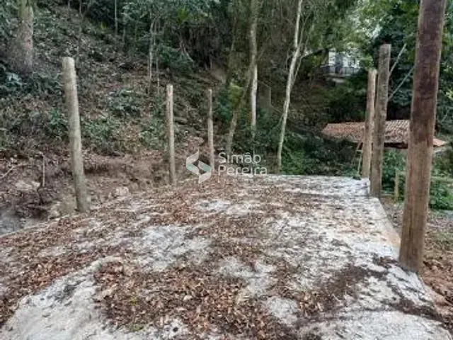 Terreno com 810m², à venda, no bairro Araras em Petrópolis
