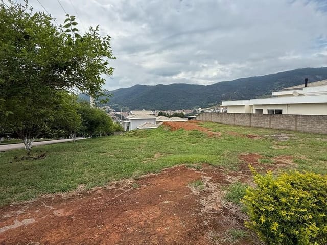 Terreno com 755m², à venda, no bairro Vista Da Mantiqueira em Extrema