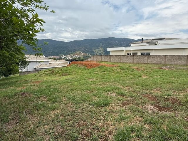 Terreno com 755m², à venda, no bairro Vista Da Mantiqueira em Extrema