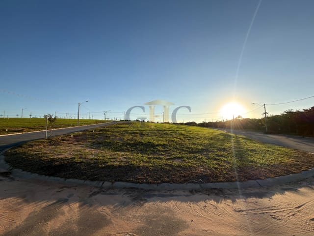 Terreno com 293m², à venda, no bairro Casa Blanca em Salto de Pirapora