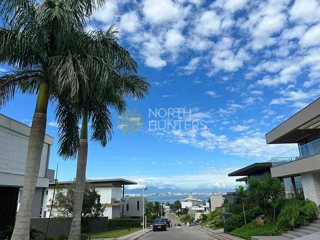 Terreno com 752m², à venda, no bairro Cacupé em Florianópolis