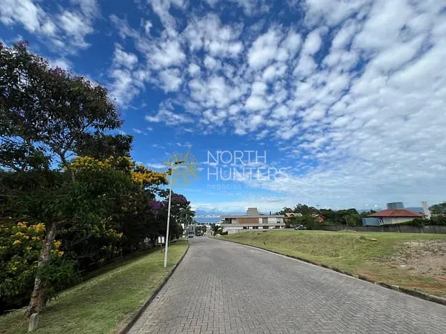 Terreno com 752m², à venda, no bairro Cacupé em Florianópolis
