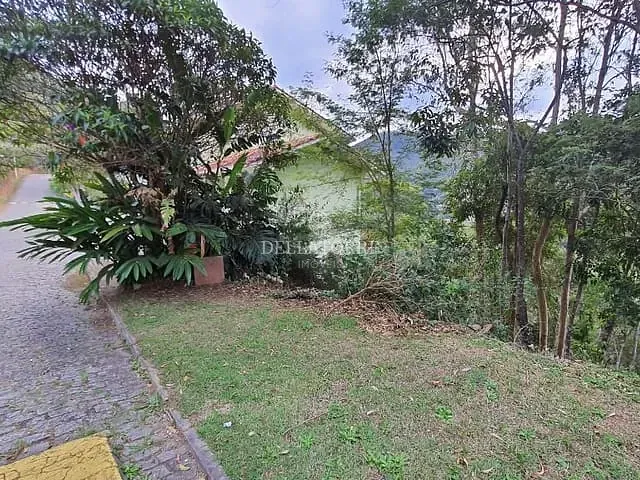 Terreno com 673m², à venda, no bairro Quebra Frascos em Teresópolis