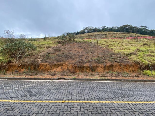 Terreno com 512m², à venda, no bairro Ibraim Mendonça em Cataguases