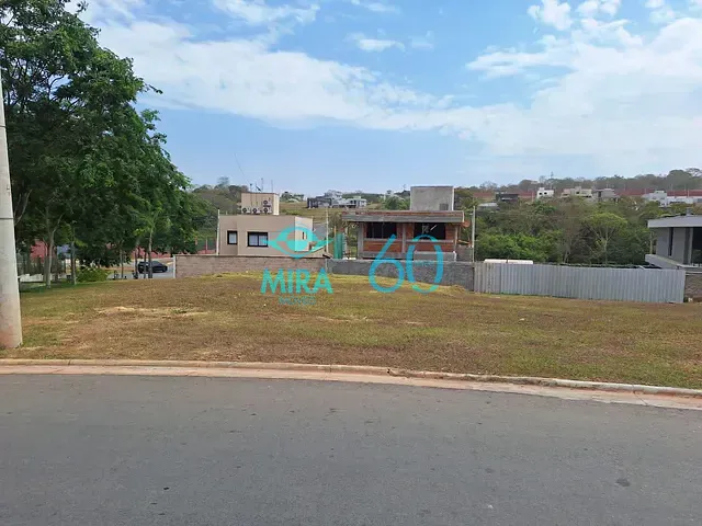 Terreno com 429m², à venda, no bairro Jardins Capri em Senador Canedo
