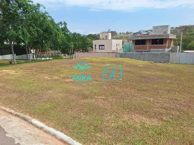 Terreno com 429m², à venda, no bairro Jardins Capri em Senador Canedo