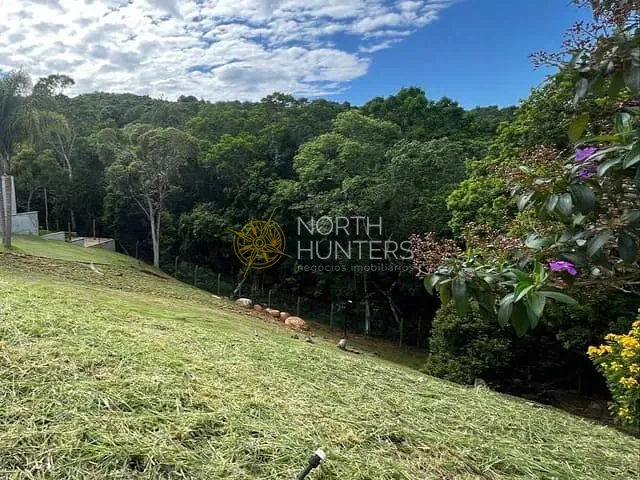 Terreno com 943m², à venda, no bairro Cacupé em Florianópolis