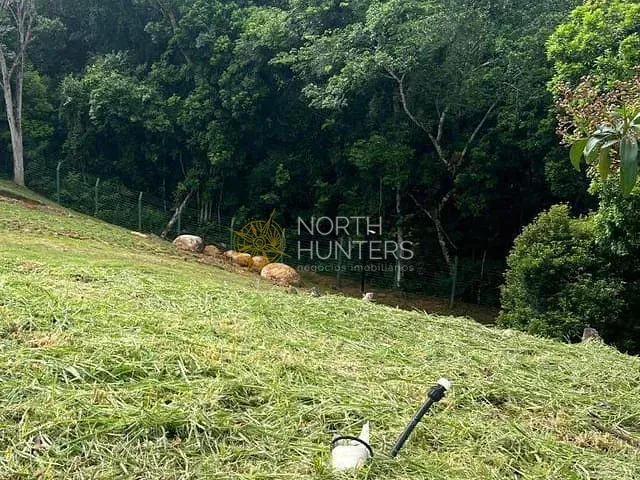 Terreno com 943m², à venda, no bairro Cacupé em Florianópolis