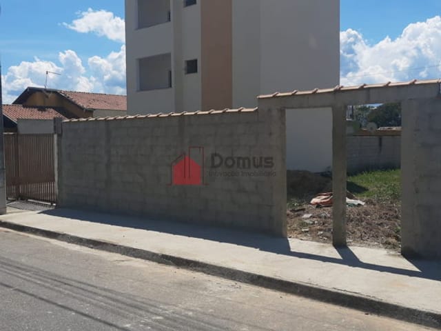 Terreno com 200m², à venda, no bairro Parque das Palmeiras em Pindamonhangaba