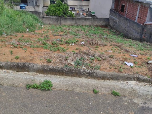 Terreno com 180m², à venda, no bairro São Pedro em Cataguases