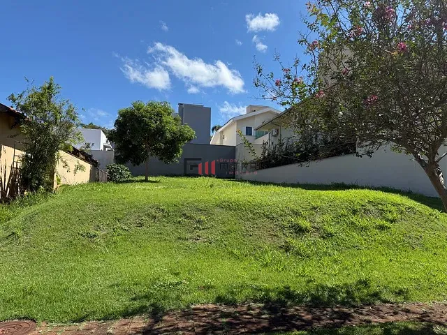 Terreno com 316m², à venda, no bairro Esperança em Londrina