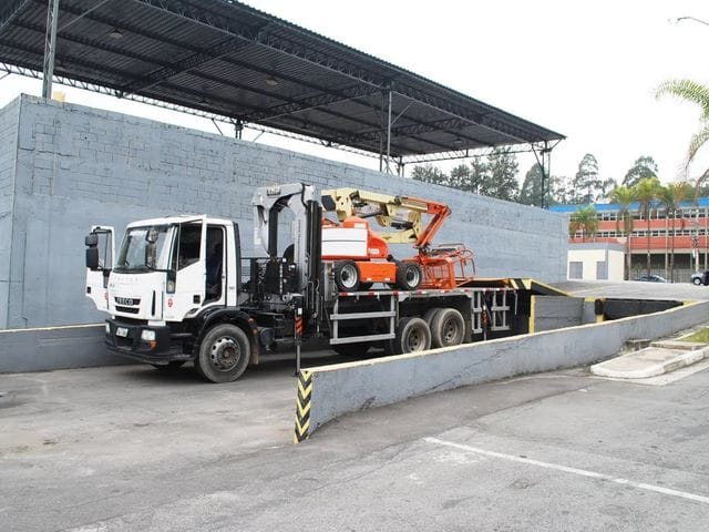 Terreno com 17771m², para alugar, no bairro Jardim Itaquiti em Barueri