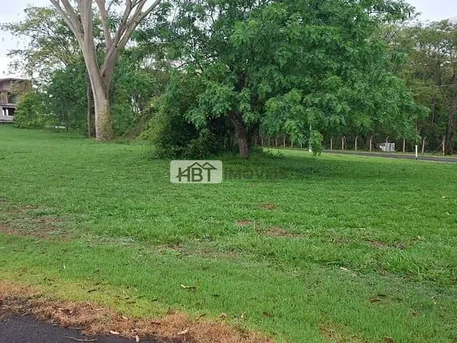 Terreno com 895m², à venda, no bairro Nova Iacanga em Iacanga