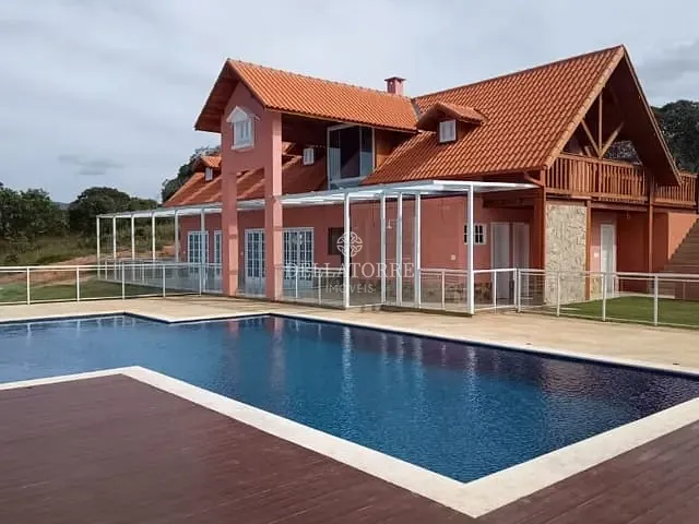 Terreno com 702m², à venda, no bairro Pessegueiros em Teresópolis