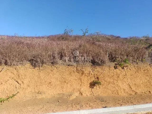 Terreno com 702m², à venda, no bairro Pessegueiros em Teresópolis
