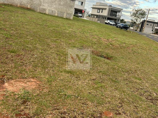 Terreno com 293m², à venda, no bairro Cará-cará em Ponta Grossa