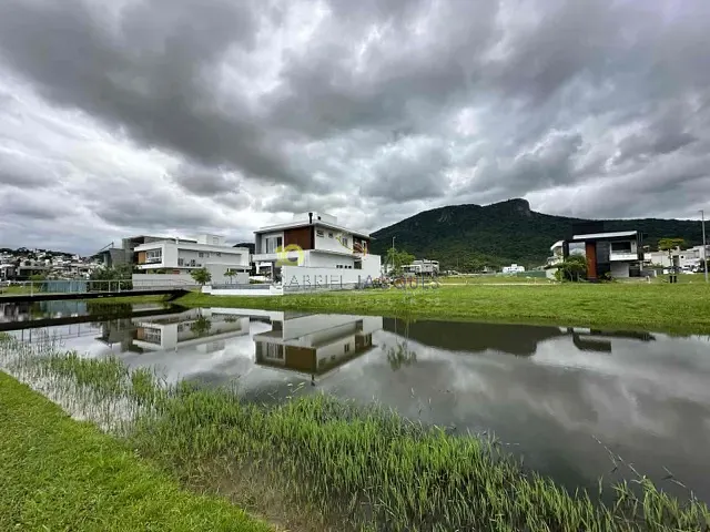 Terreno com 300m², à venda, no bairro Pedra Branca em Palhoça