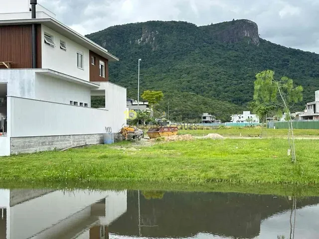 Terreno com 300m², à venda, no bairro Pedra Branca em Palhoça