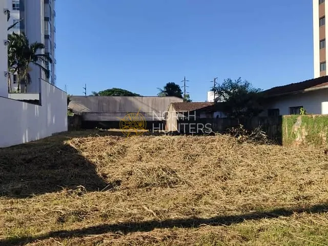 Terreno com 663m², à venda, no bairro Anita Garibaldi em Joinville