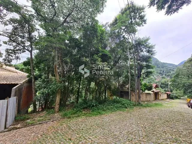Terreno com 458m², à venda, no bairro Retiro em Petrópolis
