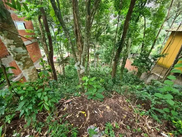 Terreno com 458m², à venda, no bairro Retiro em Petrópolis