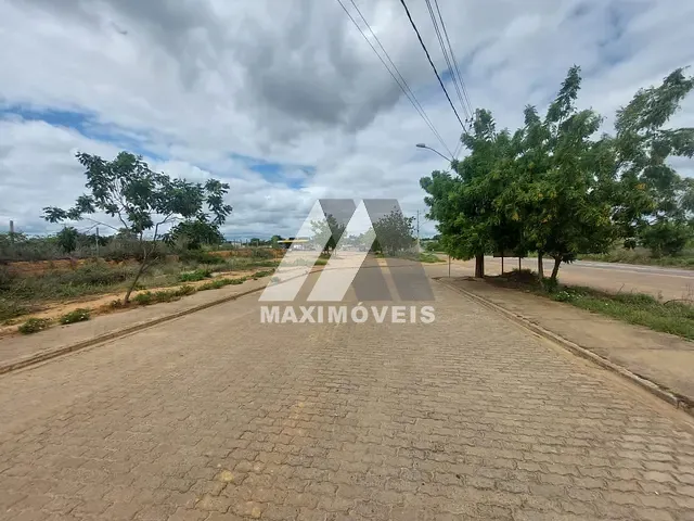 Terreno com 1071m², à venda, no bairro Universitários em Araçuaí