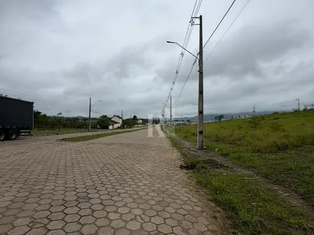 Terreno com 427m², à venda, no bairro Areião em Canelinha