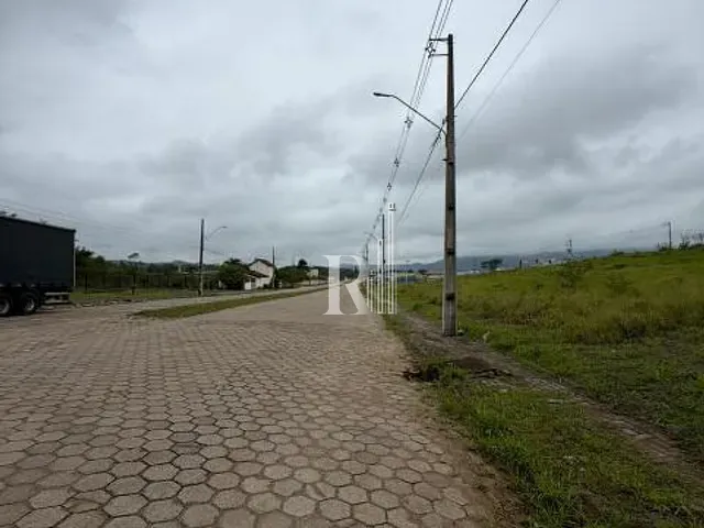 Terreno com 427m², à venda, no bairro Areião em Canelinha