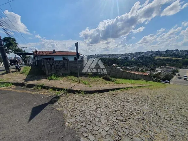 Terreno com 495m², à venda, no bairro Uvaranas em Ponta Grossa