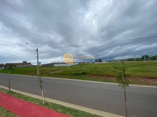 Terreno com 225m², à venda, no bairro Jardins Versalhes em Aparecida de Goiânia