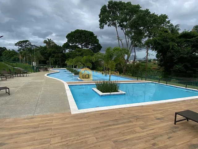 Terreno com 225m², à venda, no bairro Jardins Versalhes em Aparecida de Goiânia