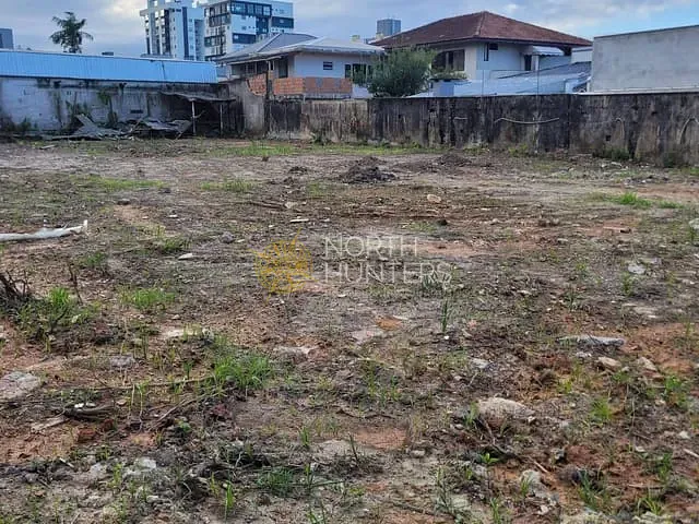 Terreno com 1161m², à venda, no bairro Anita Garibaldi em Joinville